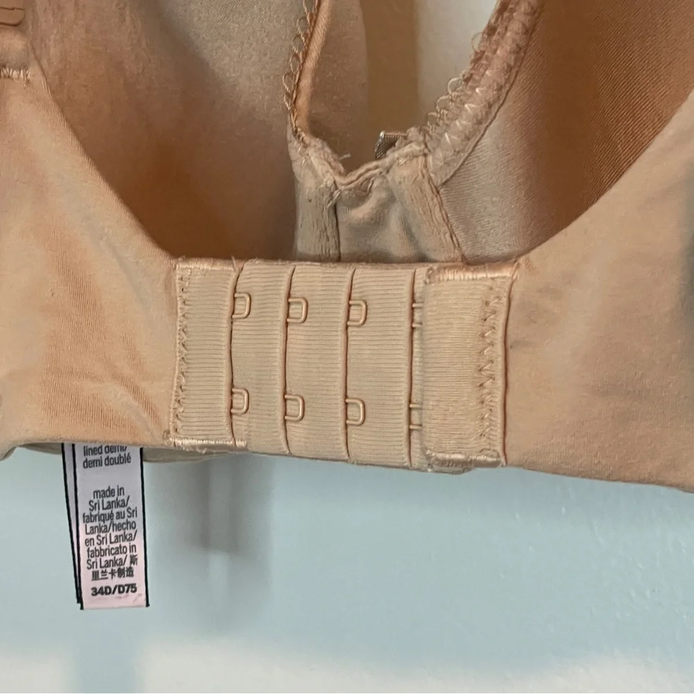 Victoria's Secret Body by Victoria Beige Bra